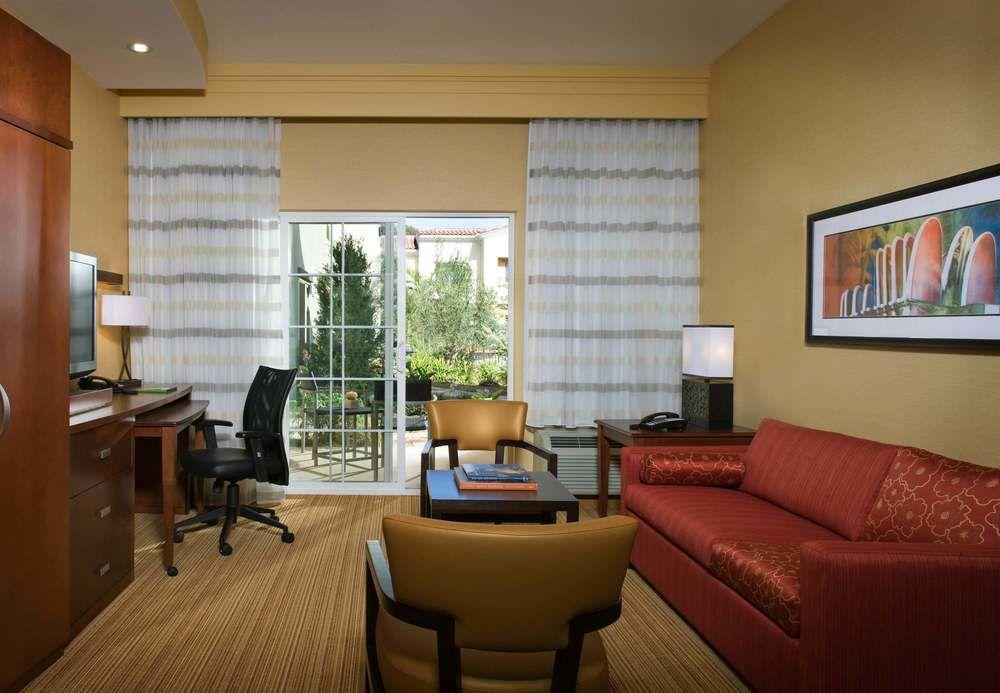 Courtyard By Marriott Santa Barbara Goleta Hotel Exterior foto
