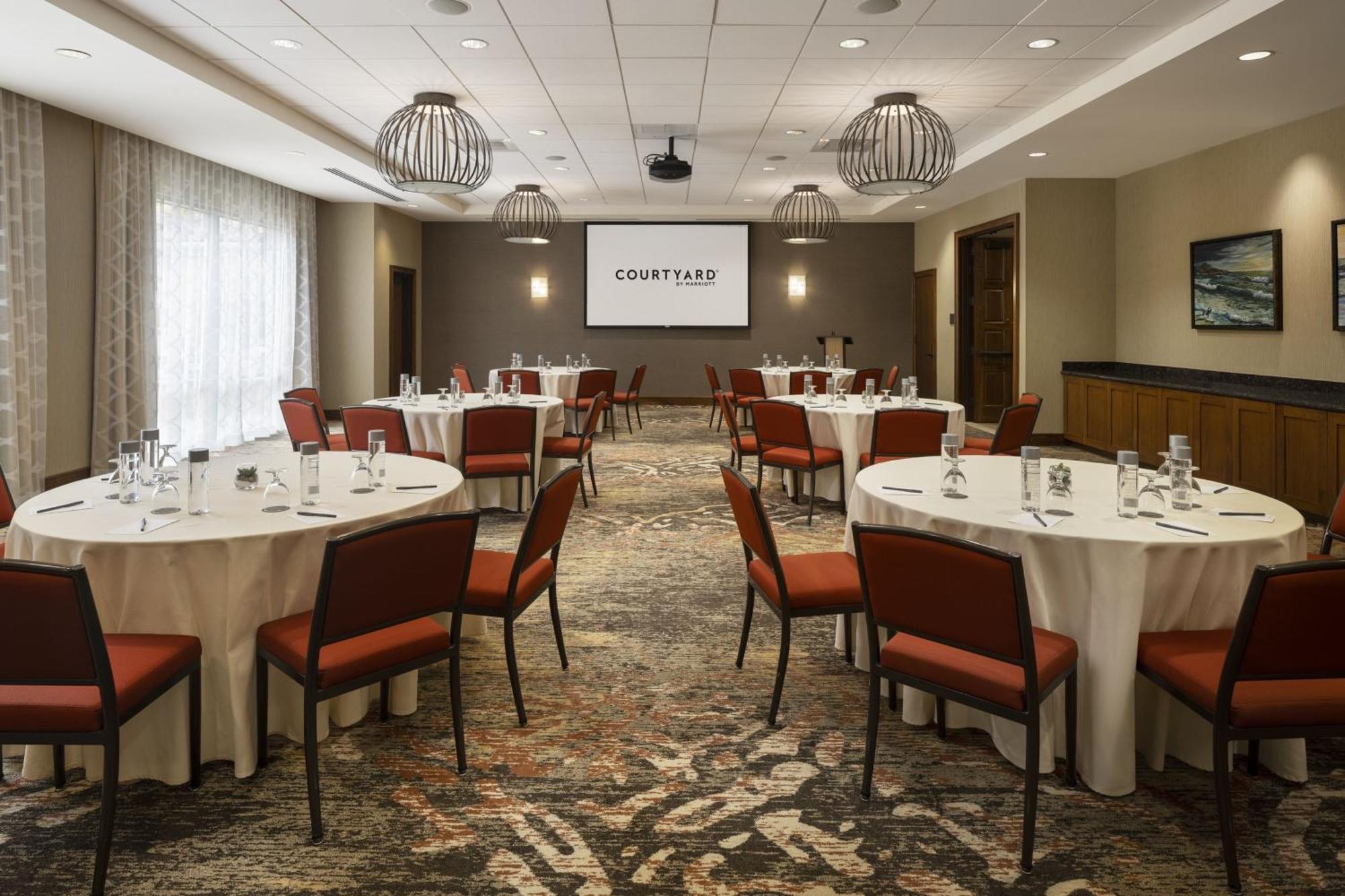 Courtyard By Marriott Santa Barbara Goleta Hotel Exterior foto