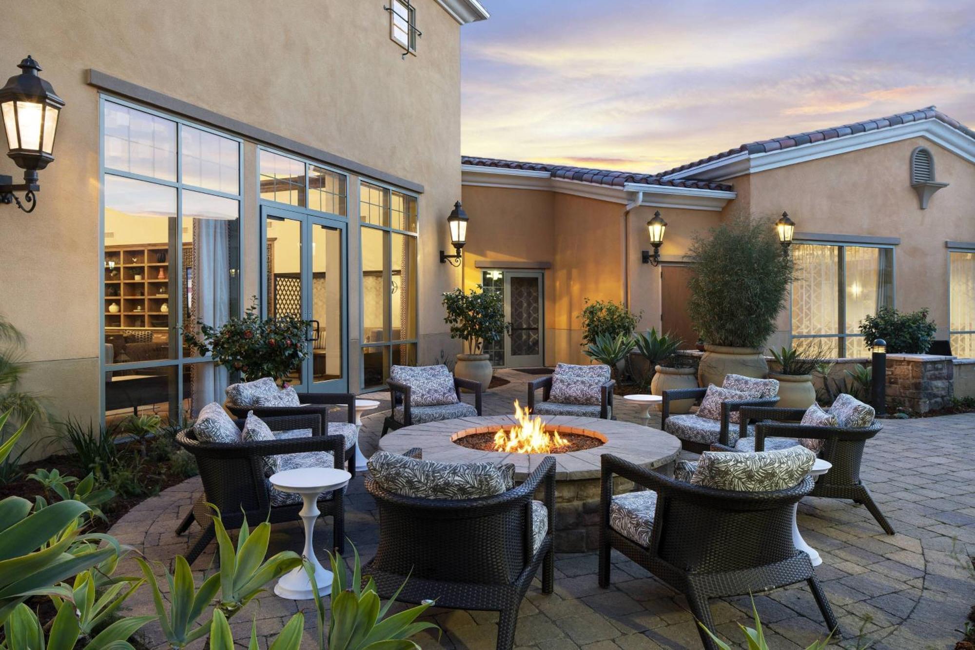 Courtyard By Marriott Santa Barbara Goleta Hotel Exterior foto