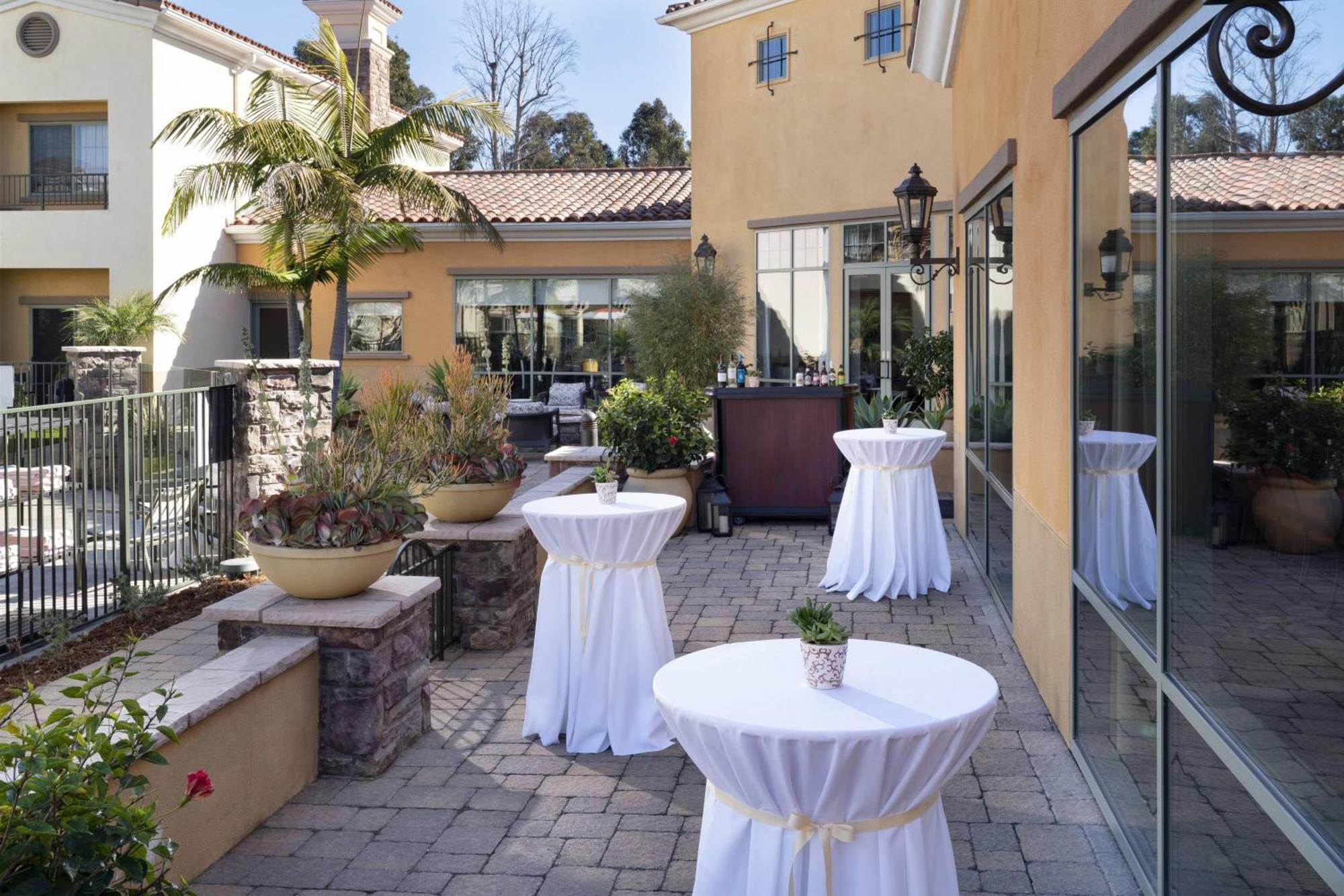 Courtyard By Marriott Santa Barbara Goleta Hotel Exterior foto