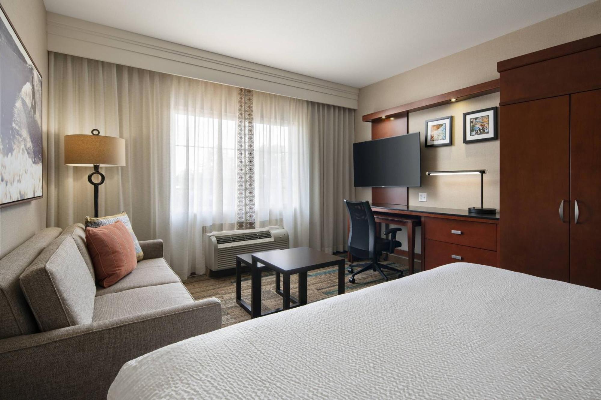 Courtyard By Marriott Santa Barbara Goleta Hotel Exterior foto