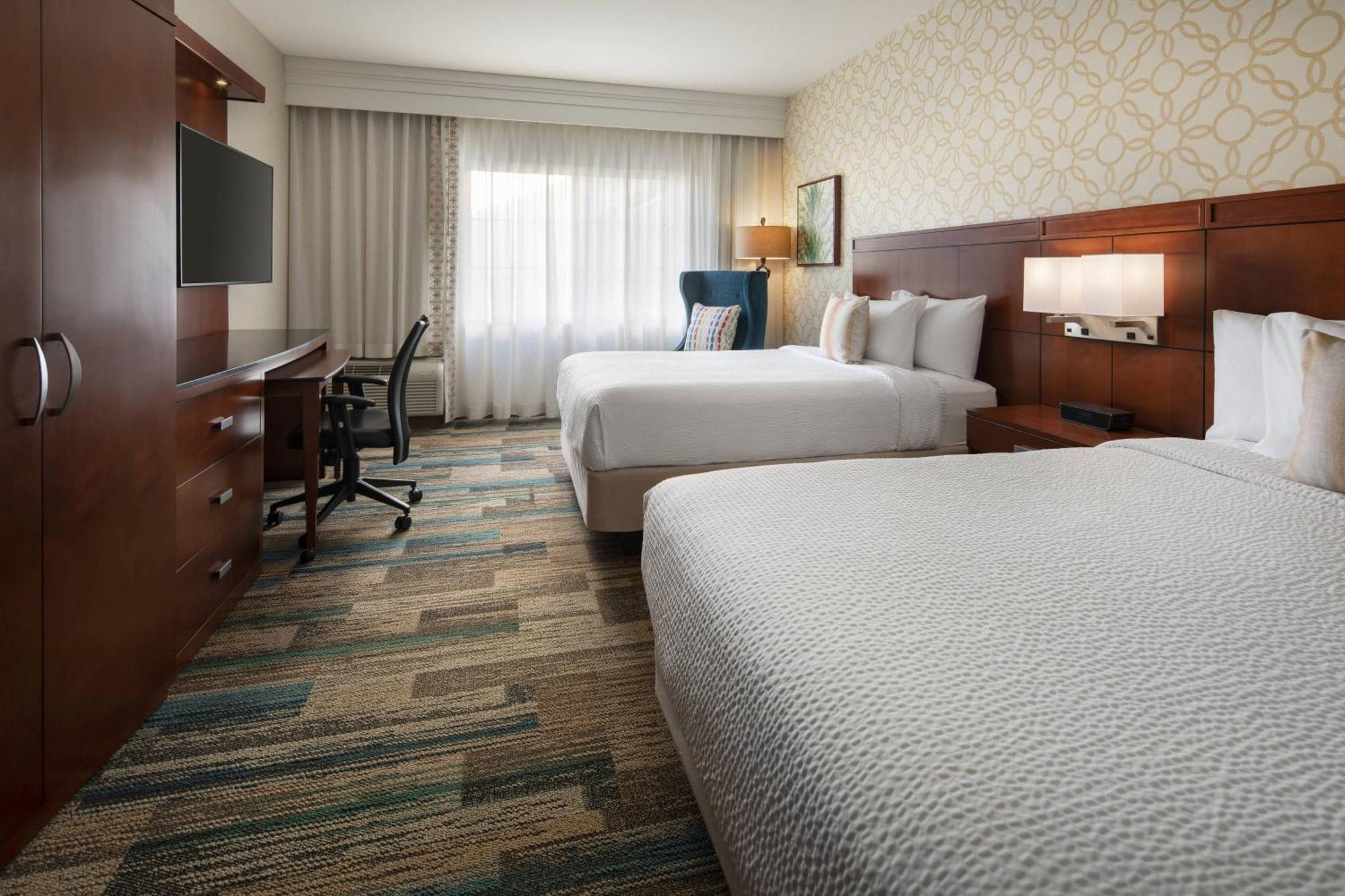 Courtyard By Marriott Santa Barbara Goleta Hotel Exterior foto