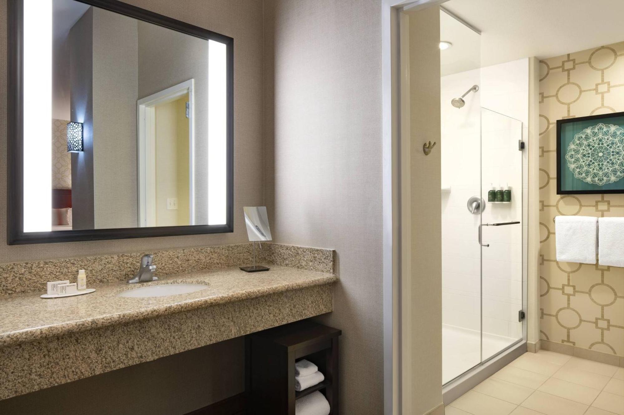 Courtyard By Marriott Santa Barbara Goleta Hotel Exterior foto