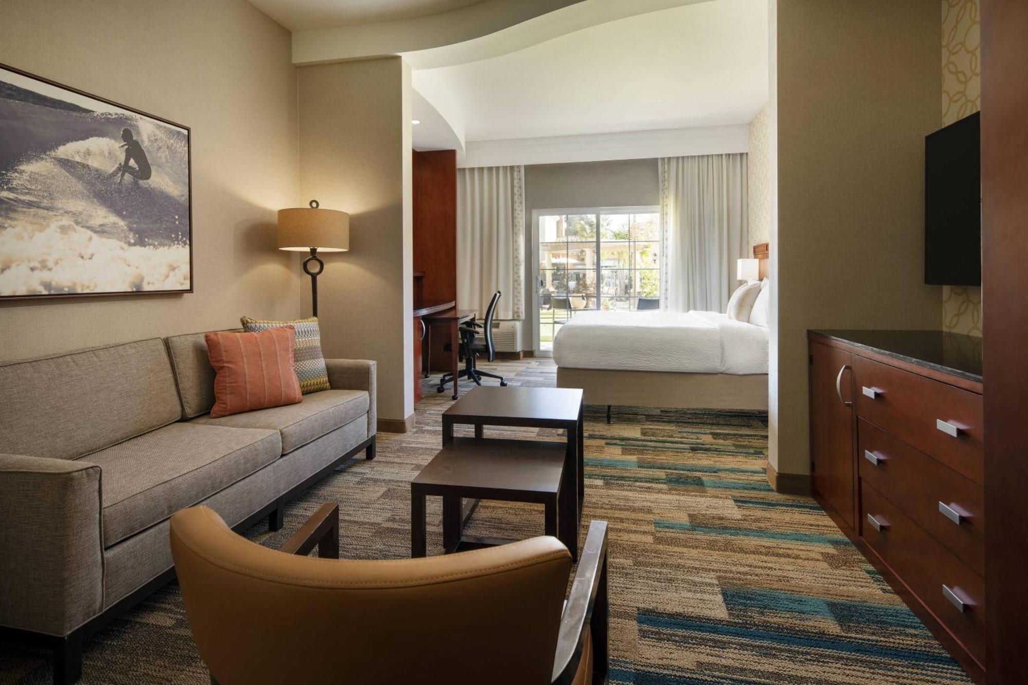Courtyard By Marriott Santa Barbara Goleta Hotel Exterior foto