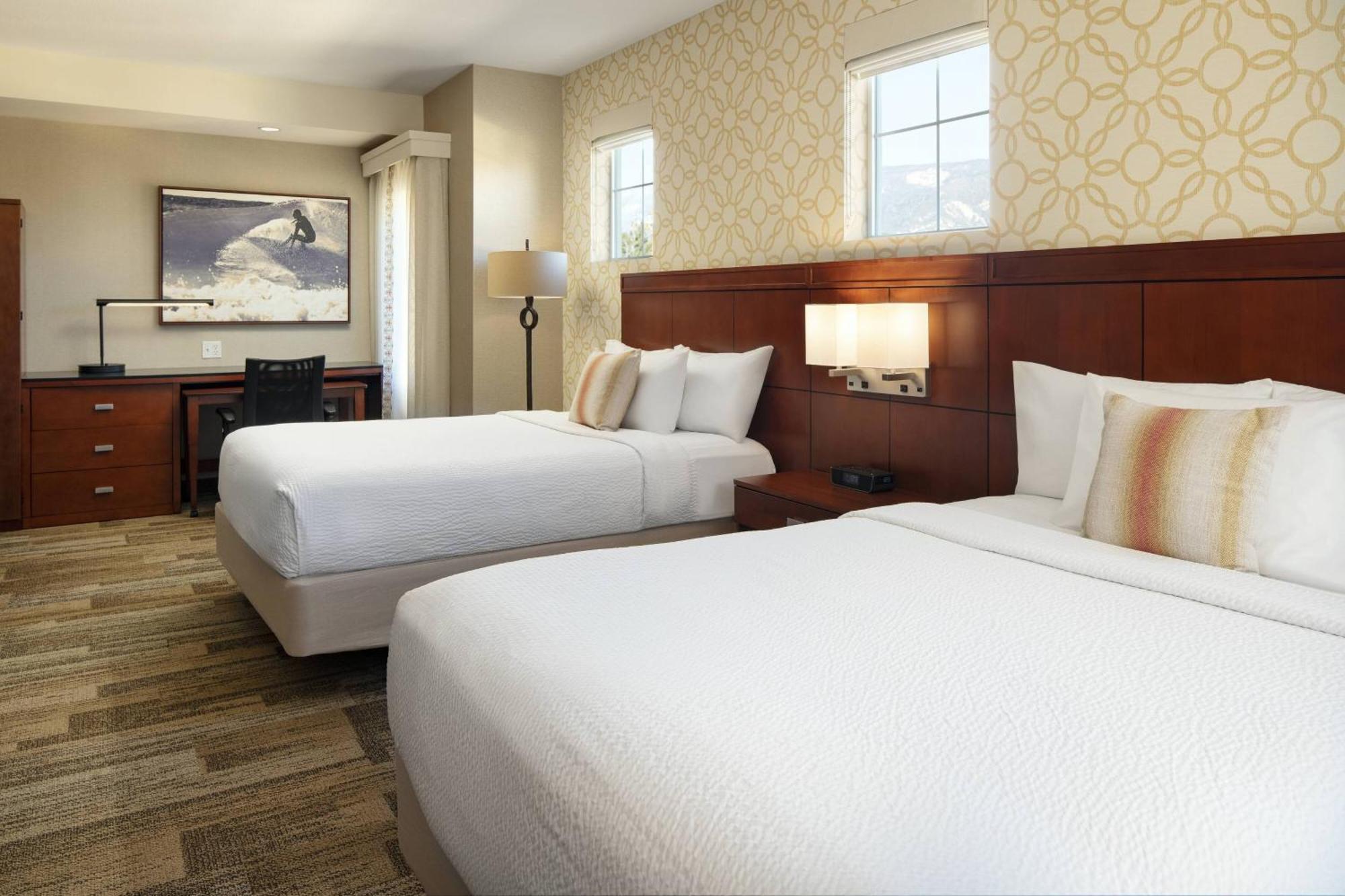 Courtyard By Marriott Santa Barbara Goleta Hotel Exterior foto