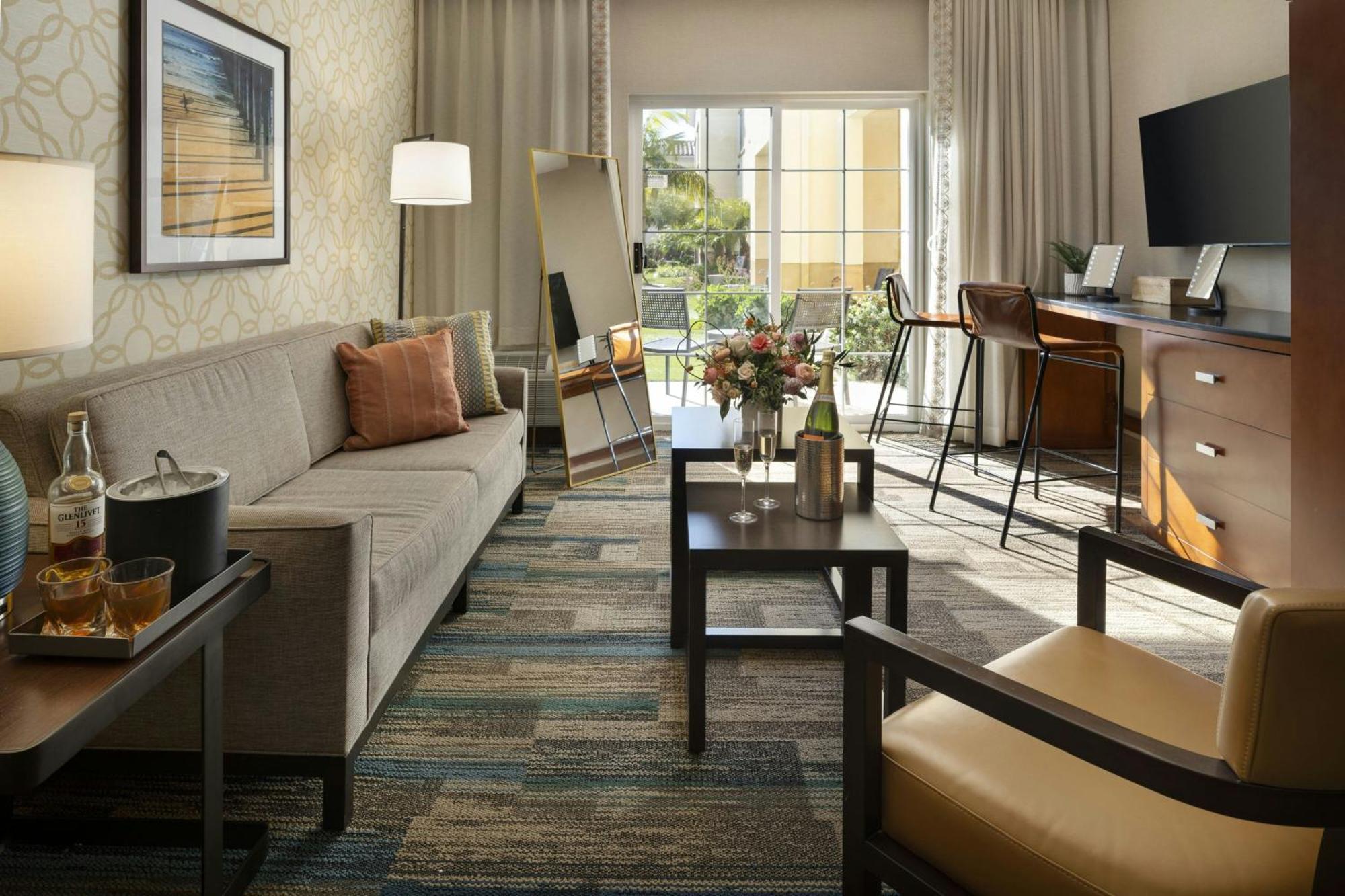 Courtyard By Marriott Santa Barbara Goleta Hotel Exterior foto