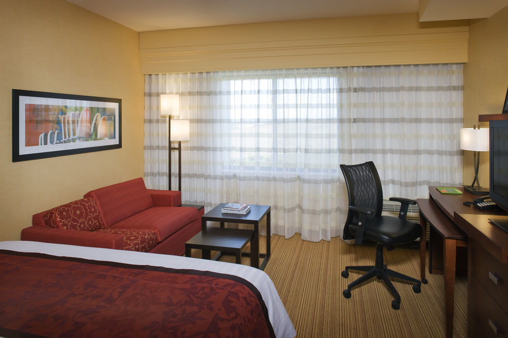 Courtyard By Marriott Santa Barbara Goleta Hotel Exterior foto