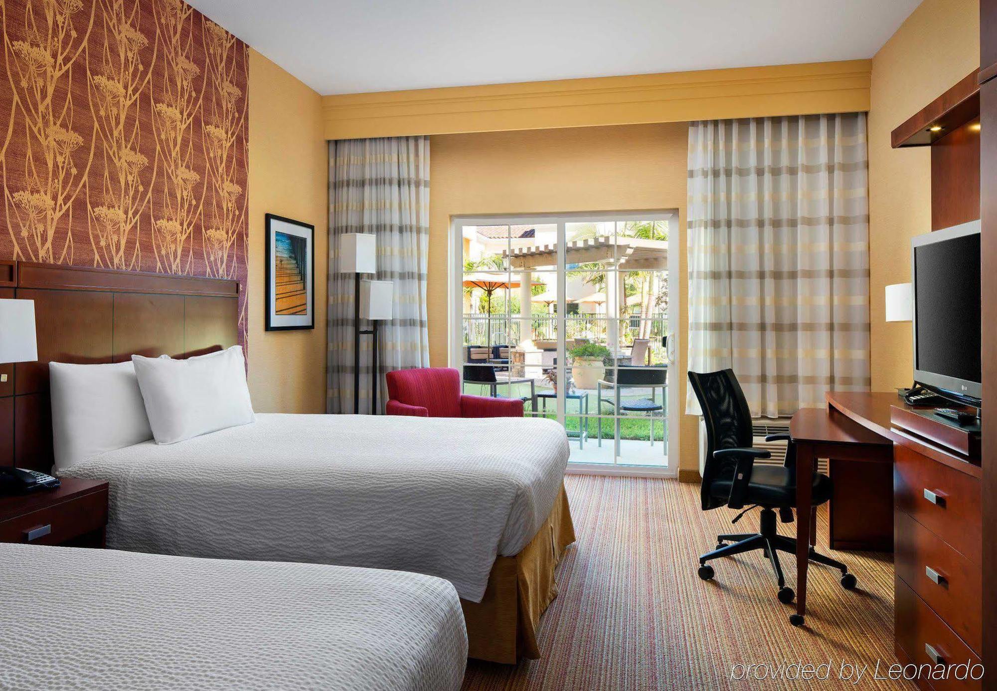 Courtyard By Marriott Santa Barbara Goleta Hotel Exterior foto