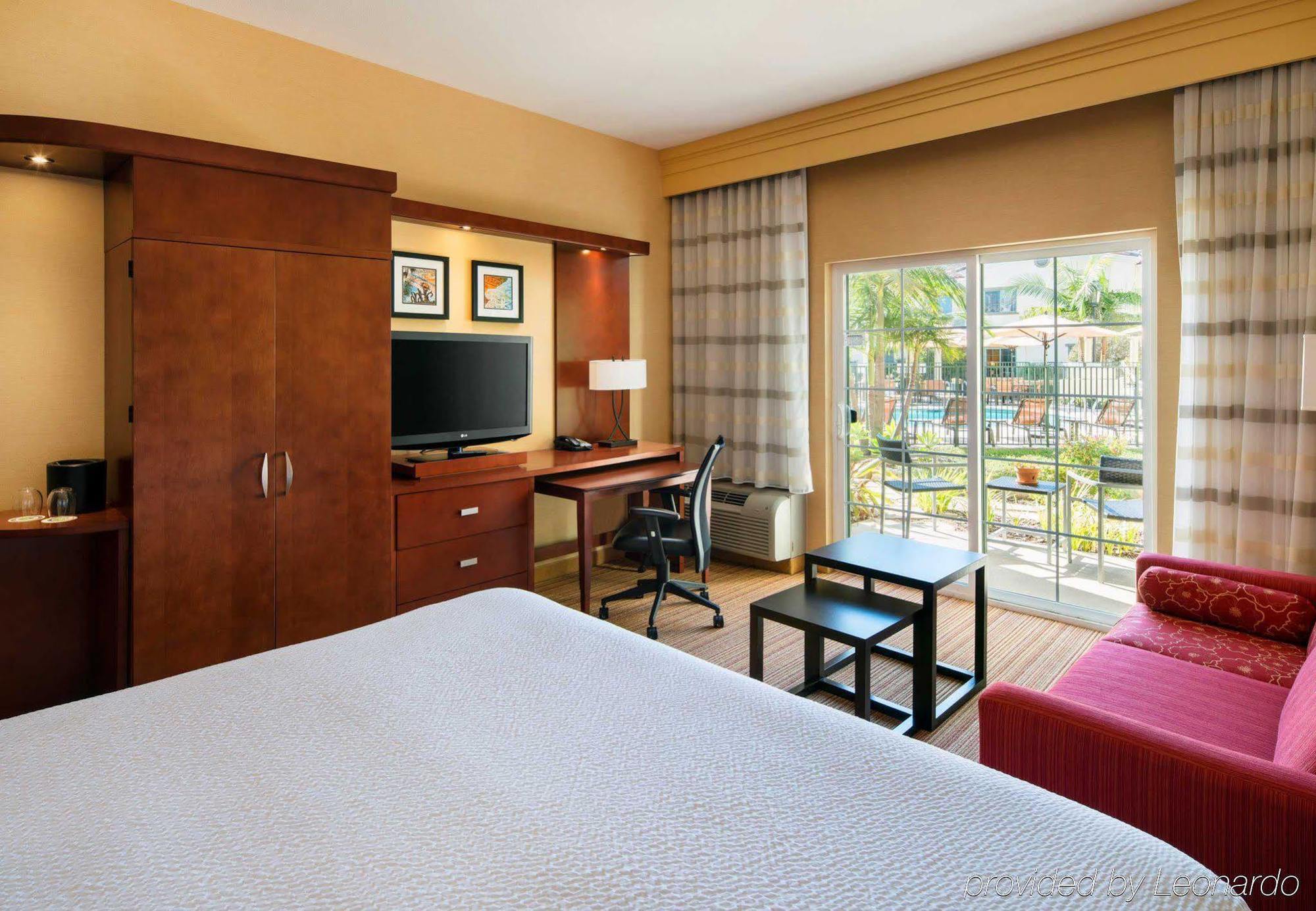 Courtyard By Marriott Santa Barbara Goleta Hotel Exterior foto