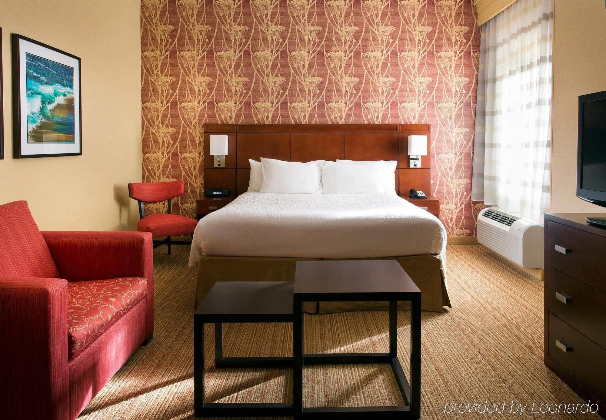 Courtyard By Marriott Santa Barbara Goleta Hotel Exterior foto