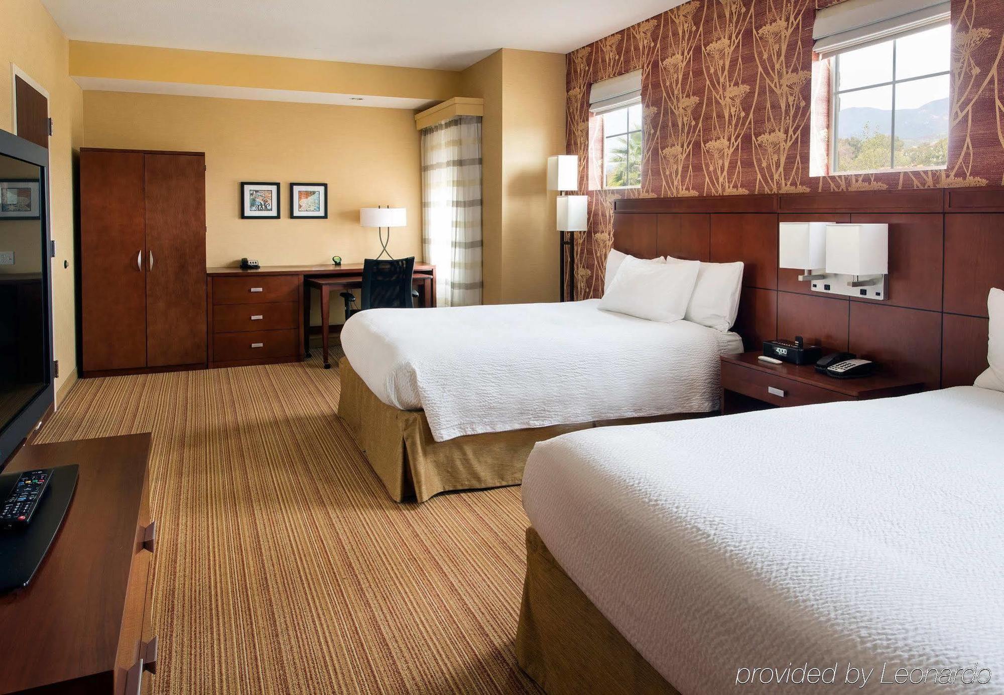 Courtyard By Marriott Santa Barbara Goleta Hotel Exterior foto