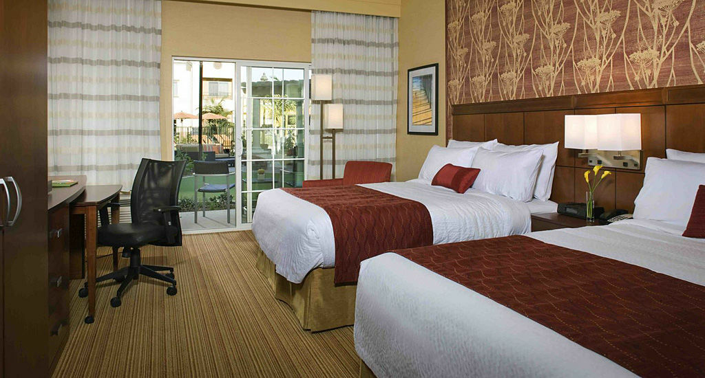 Courtyard By Marriott Santa Barbara Goleta Hotel Exterior foto